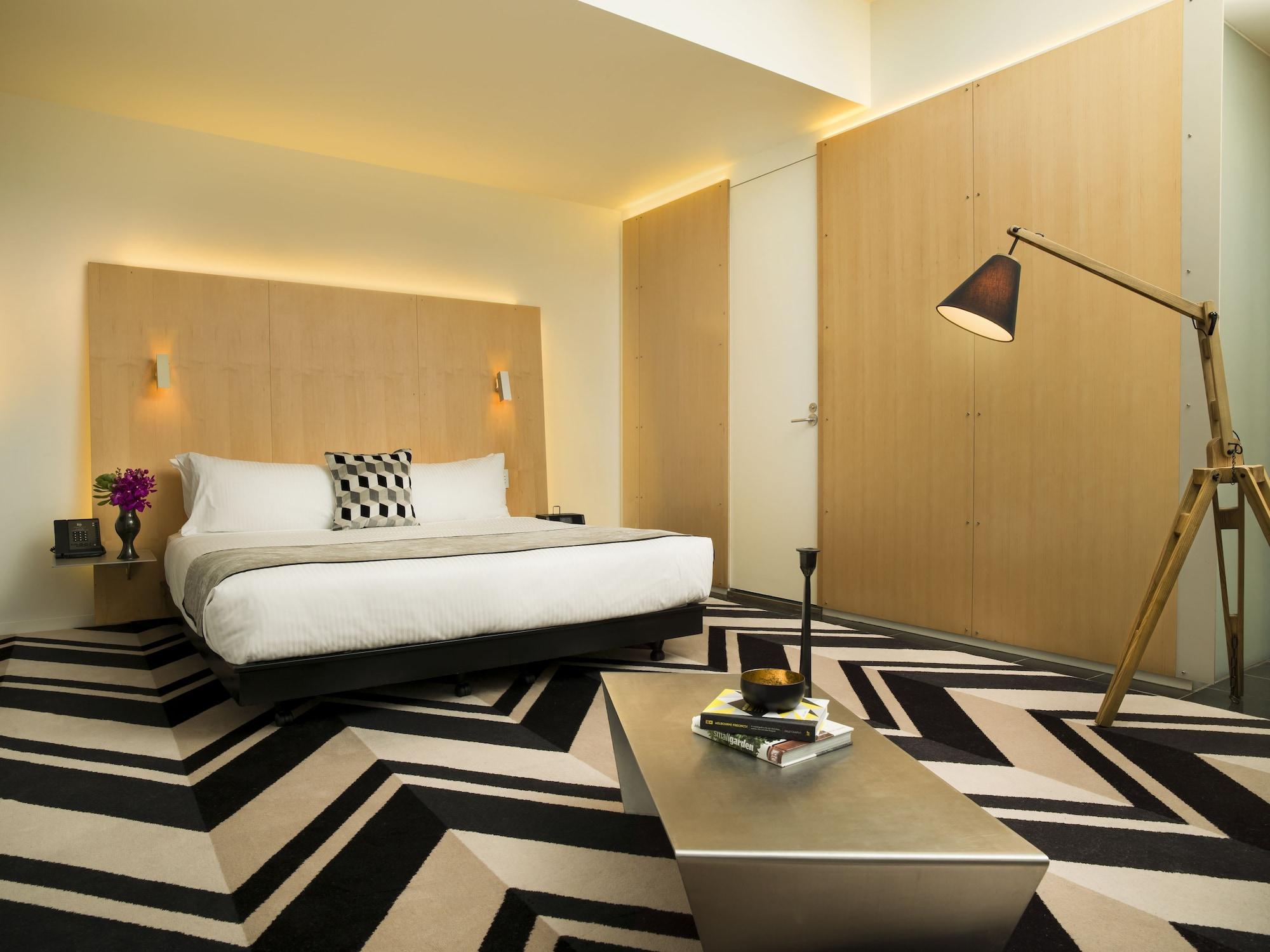 Adelphi Hotel Melburne Exterior foto A room at the hotel