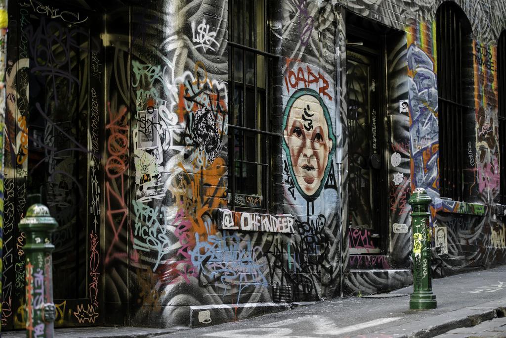 Adelphi Hotel Melburne Exterior foto Graffiti in Soho, London