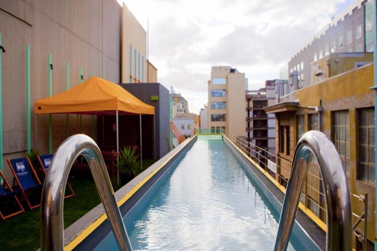 Adelphi Hotel Melburne Exterior foto Rooftop pool at the hotel