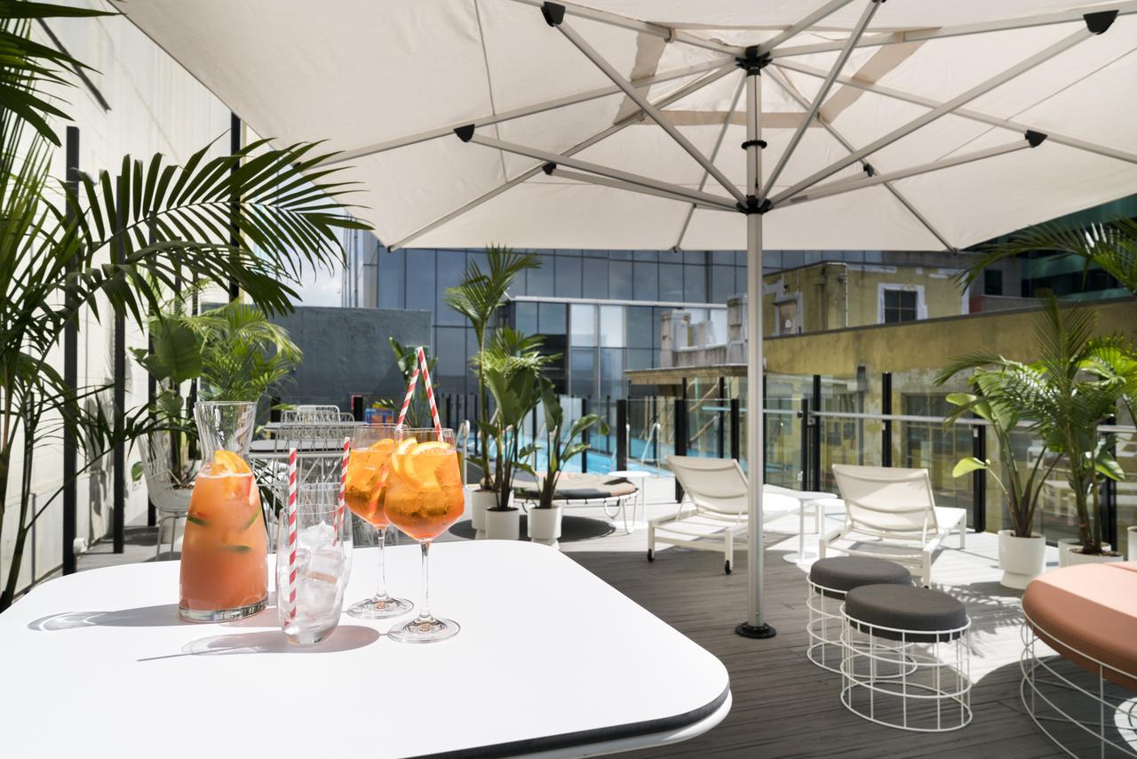 Adelphi Hotel Melburne Exterior foto The pool at the Hotel