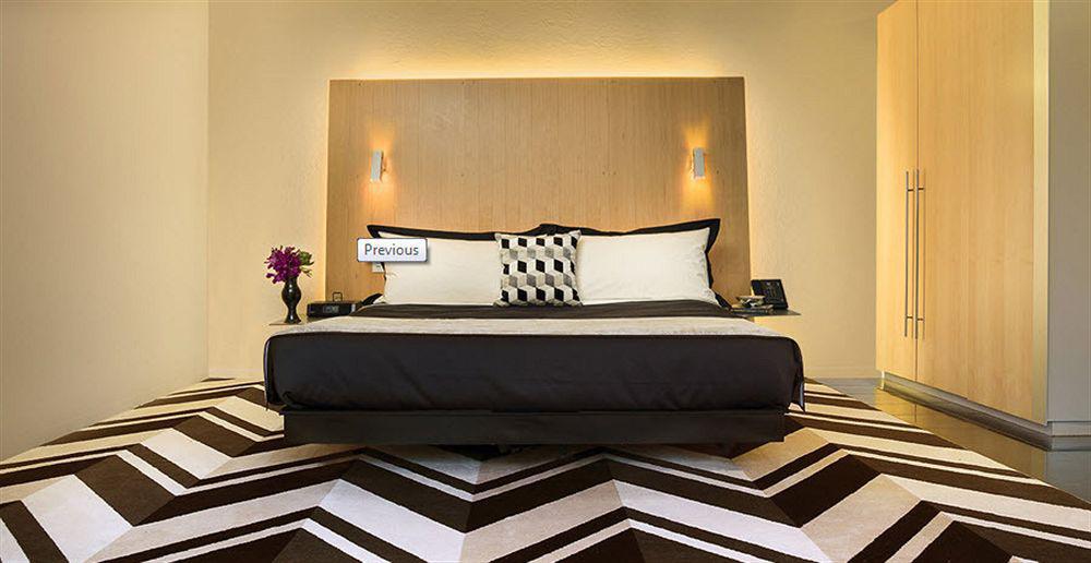 Adelphi Hotel Melburne Exterior foto A bedroom at the hotel