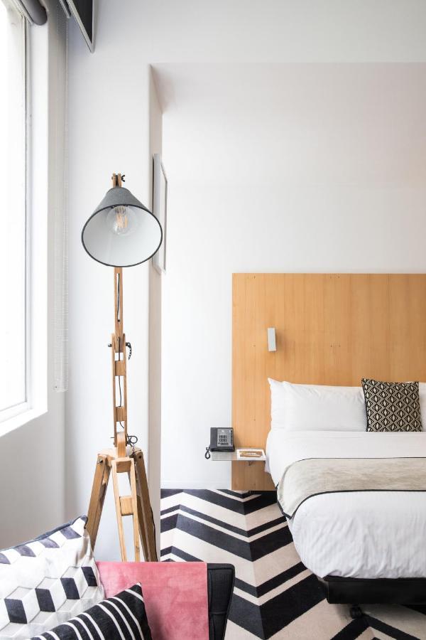 Adelphi Hotel Melburne Exterior foto A floor lamp